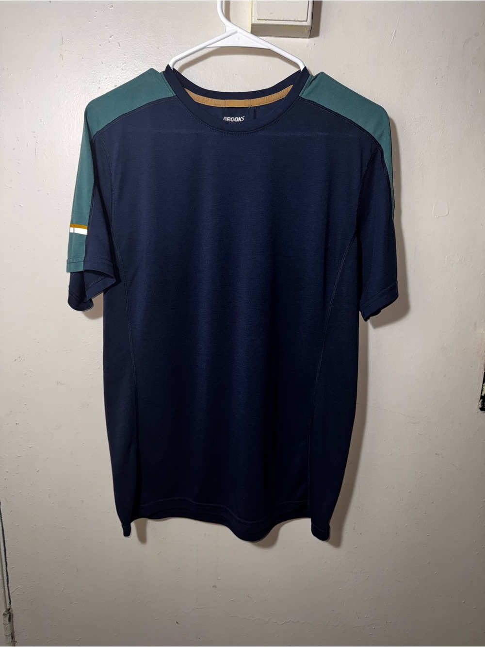 Brooks Navy Short-Sleeve Athletic Tee with Teal Shoulder Panels